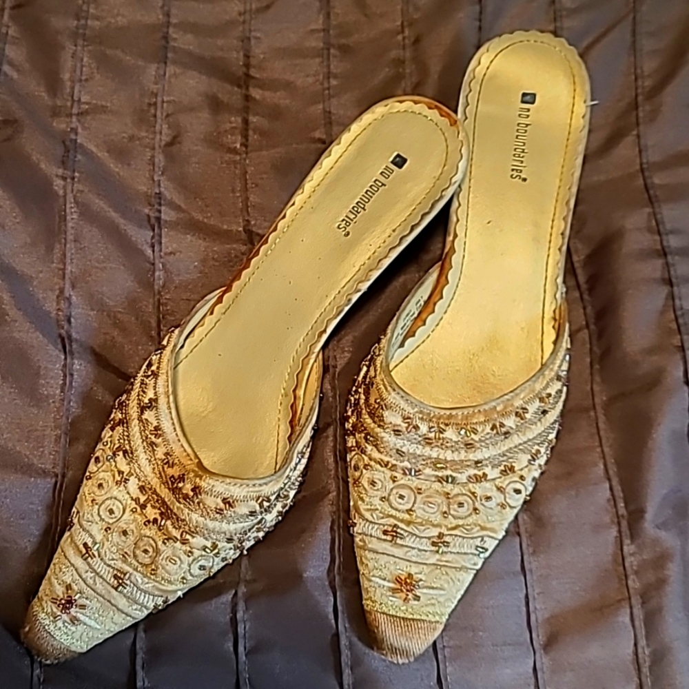 No Boundaries Pumps
